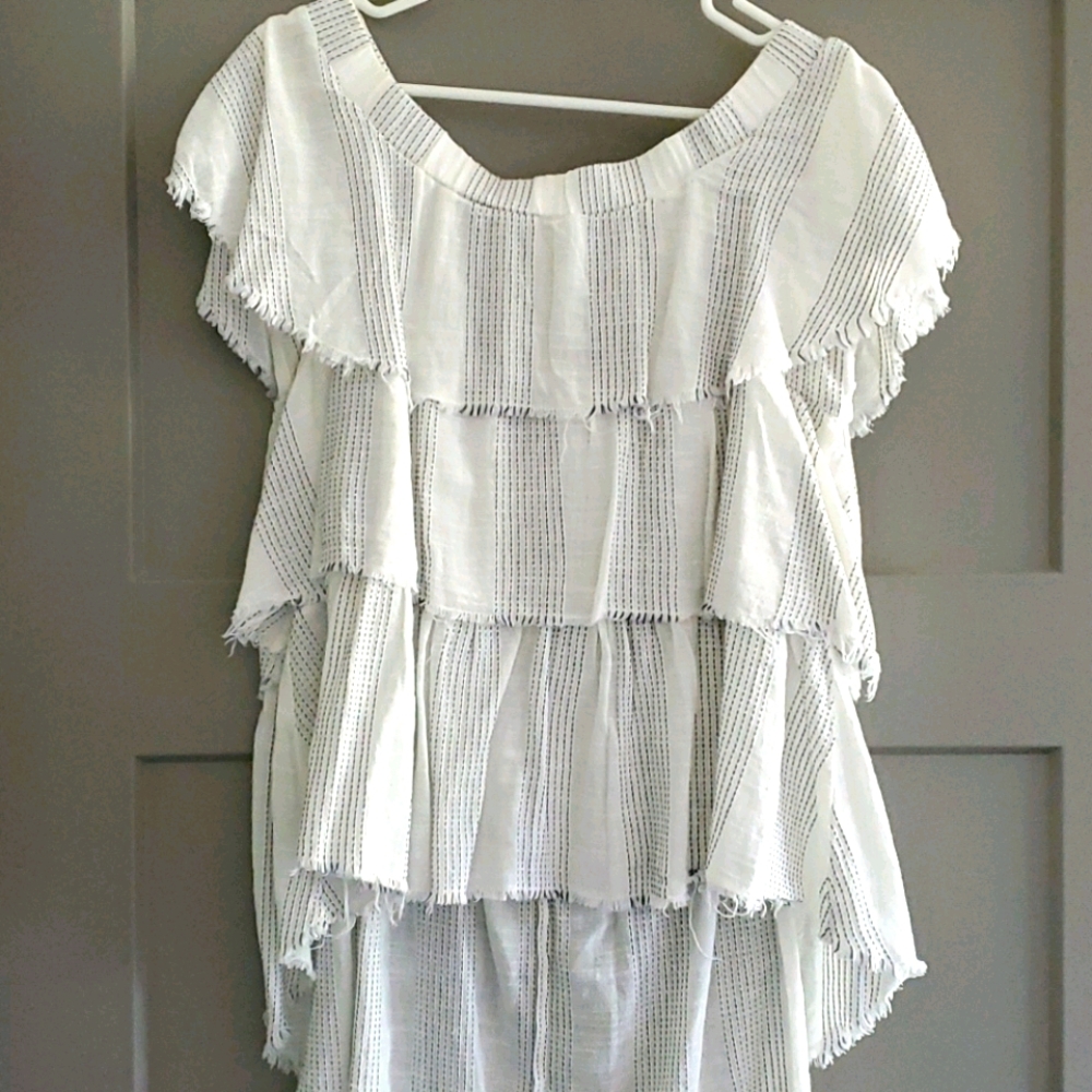Off shoulder high-low top
